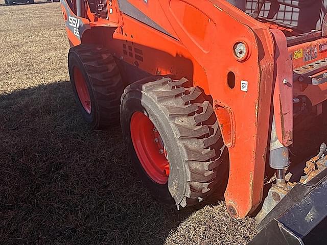 Image of Kubota SSV65 equipment image 3