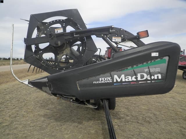 Image of MacDon FD70 equipment image 4