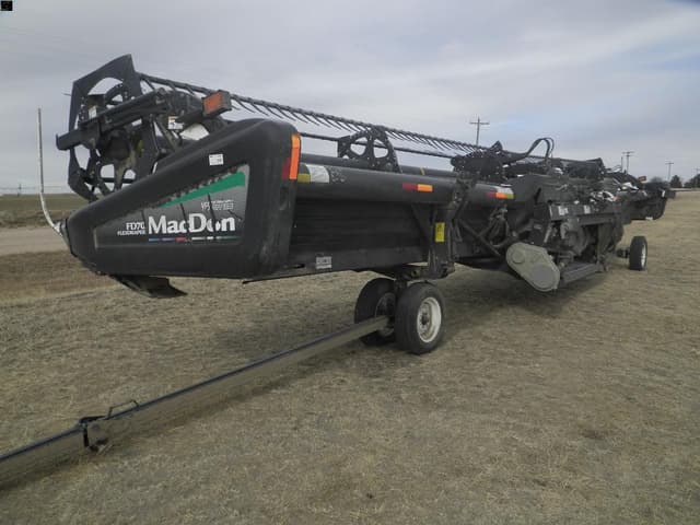 Image of MacDon FD70 equipment image 3