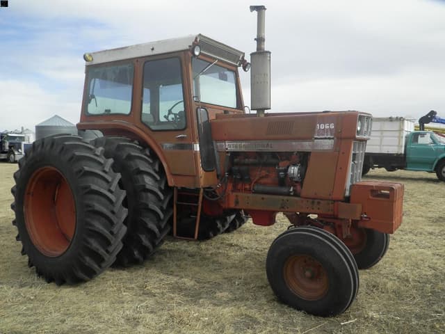 Image of International Harvester 1066 equipment image 2