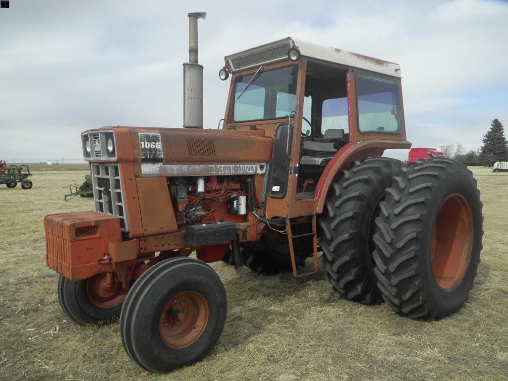 1976 International Harvester 1066 Equipment Image0