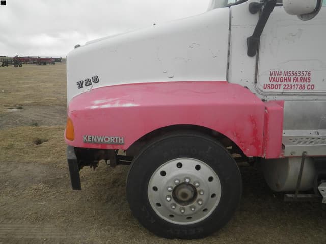 Image of Kenworth T600 equipment image 4