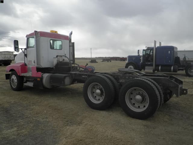 Image of Kenworth T600 equipment image 1