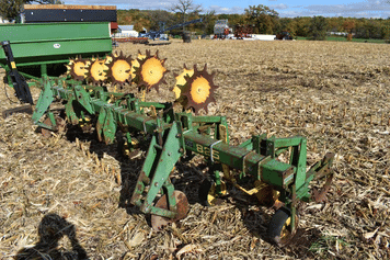 Main image John Deere 825