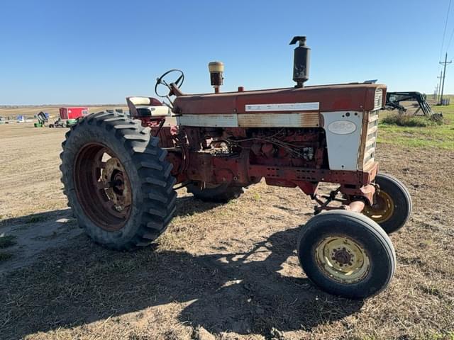 Image of Farmall 560  equipment image 4