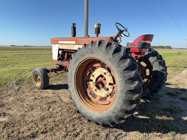 Image of Farmall 560  equipment image 1