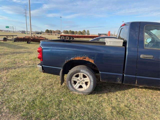 Image of Dodge Ram 1500 equipment image 2