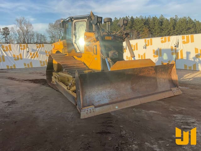 Image of Caterpillar D6T equipment image 2