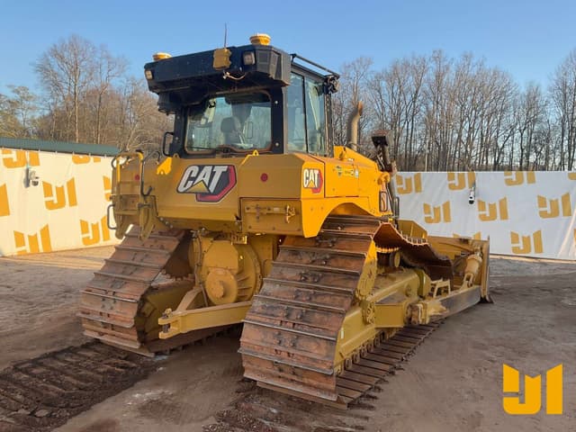 Image of Caterpillar D6T equipment image 4