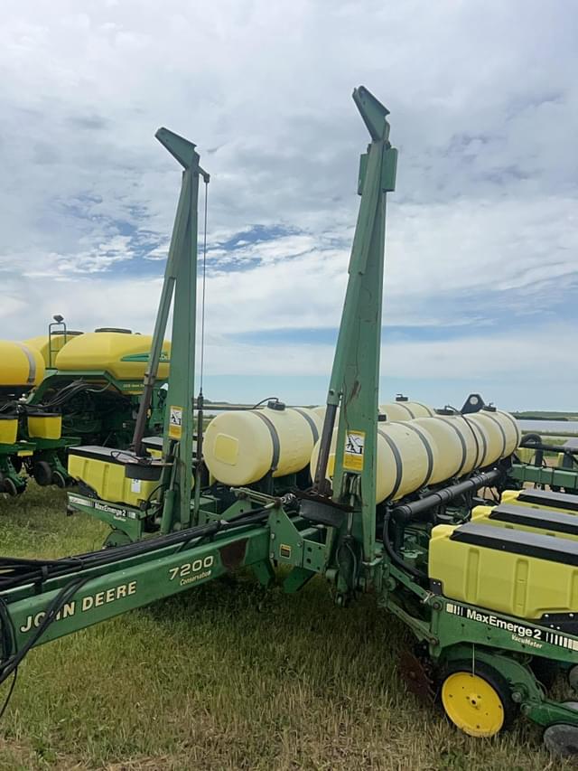 Image of John Deere 7200 equipment image 3