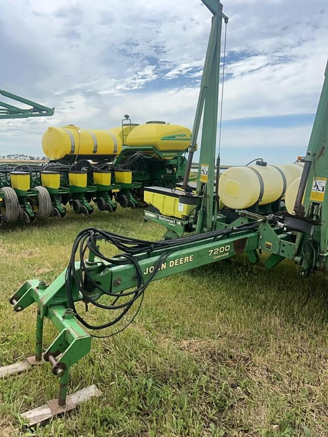 Image of John Deere 7200 equipment image 2