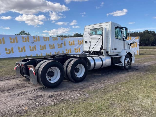 Image of Volvo VNL equipment image 4