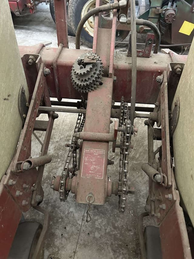 Image of International Harvester 800 equipment image 3