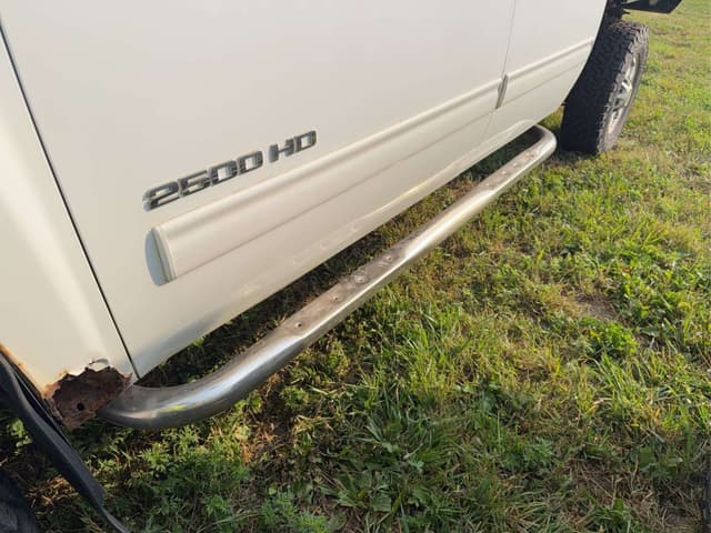Image of Chevrolet 2500HD equipment image 4