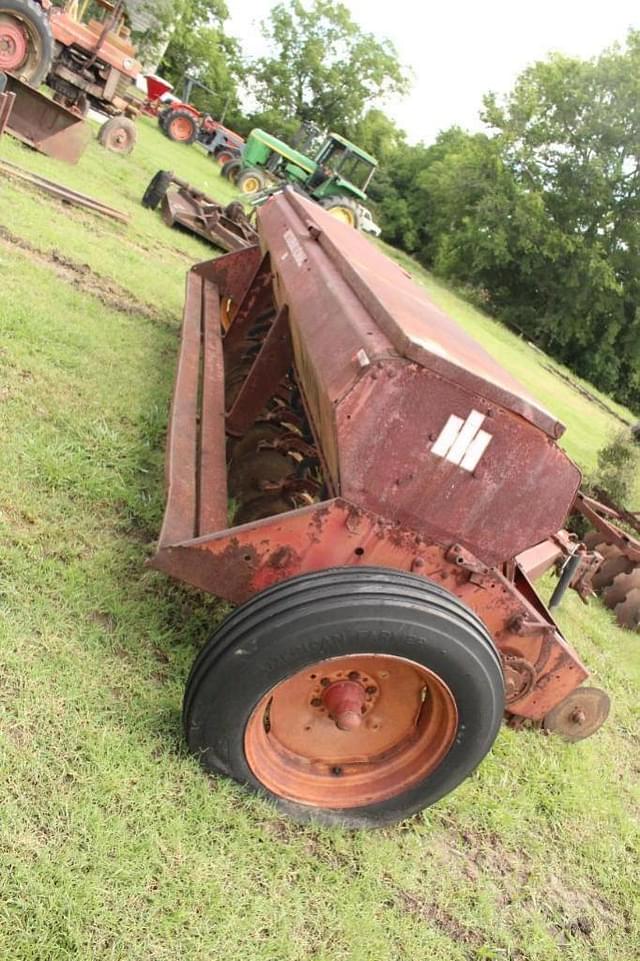 Image of International Harvester 510 equipment image 3