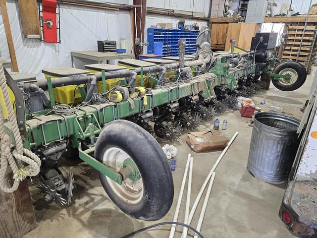 Image of John Deere 1730 equipment image 4