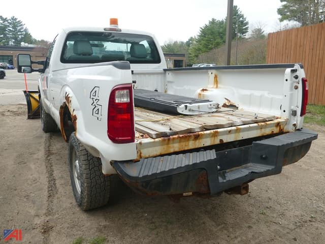 Image of Ford F-350 equipment image 4