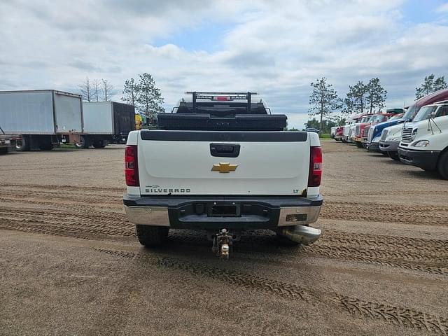 Image of Chevrolet 2500 equipment image 3