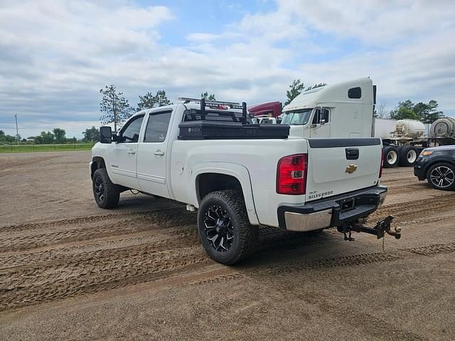 Image of Chevrolet 2500 equipment image 2