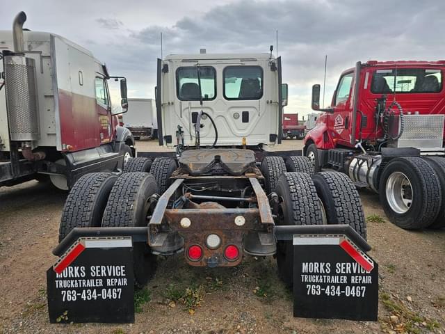Image of Freightliner Cascadia equipment image 4