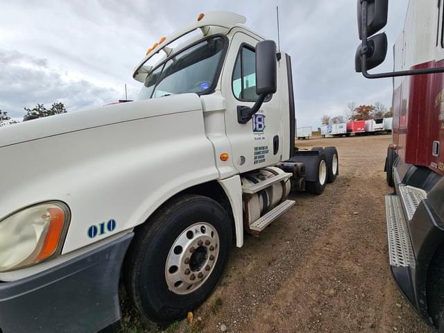 Image of Freightliner Cascadia equipment image 1