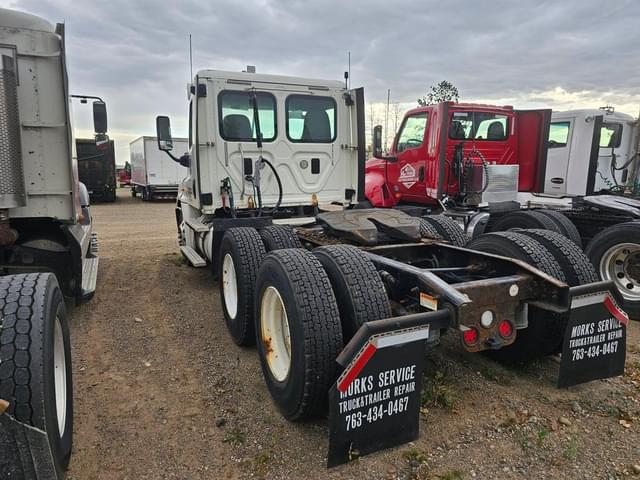 Image of Freightliner Cascadia equipment image 3