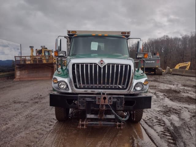 Image of International Workstar 7400 equipment image 1