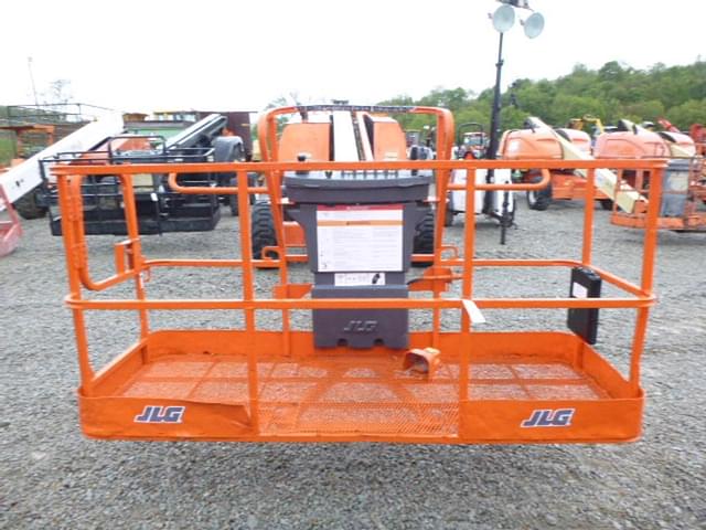 Image of JLG 600S equipment image 2