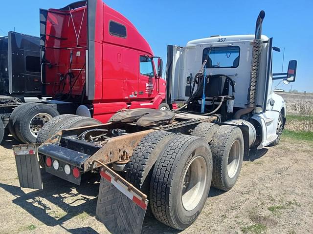 Image of Kenworth T680 equipment image 4