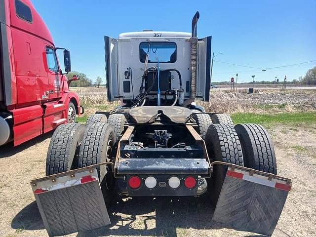 Image of Kenworth T680 equipment image 3