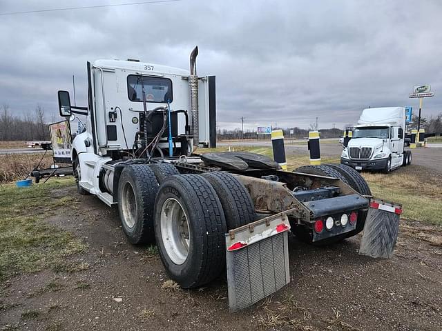 Image of Kenworth T680 equipment image 2