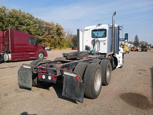 Image of Kenworth T680 equipment image 4