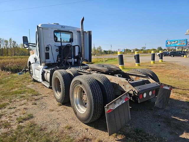 Image of Kenworth T680 equipment image 2