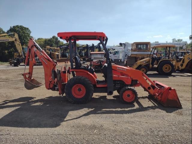 Image of Kubota B26 equipment image 2
