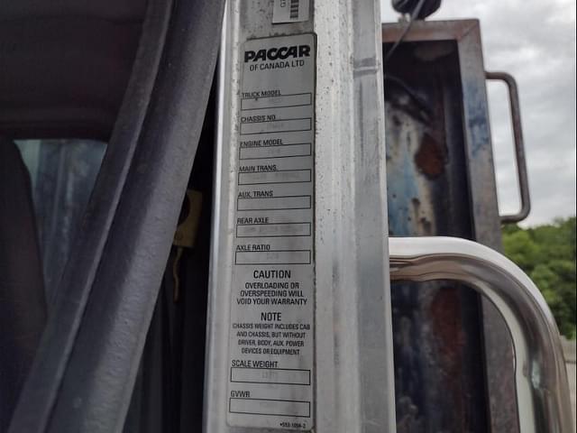 Image of Peterbilt 337 equipment image 4