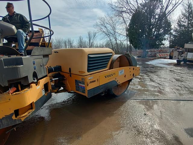 Image of Volvo DD132HF equipment image 4