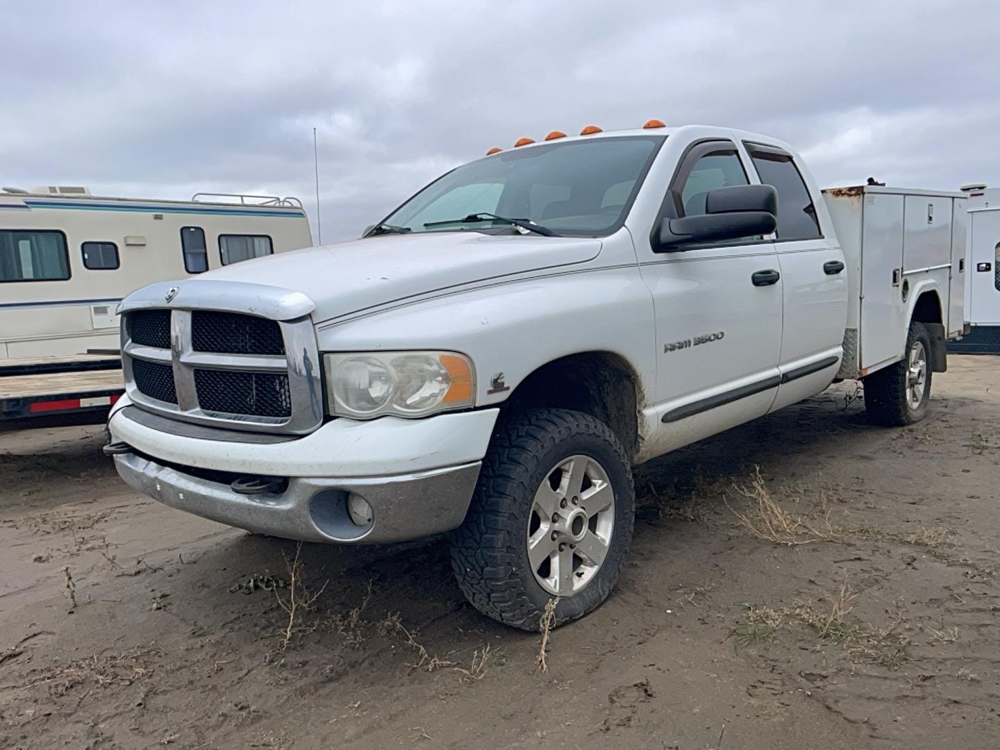 2004 Dodge Ram 3500 Equipment Image0
