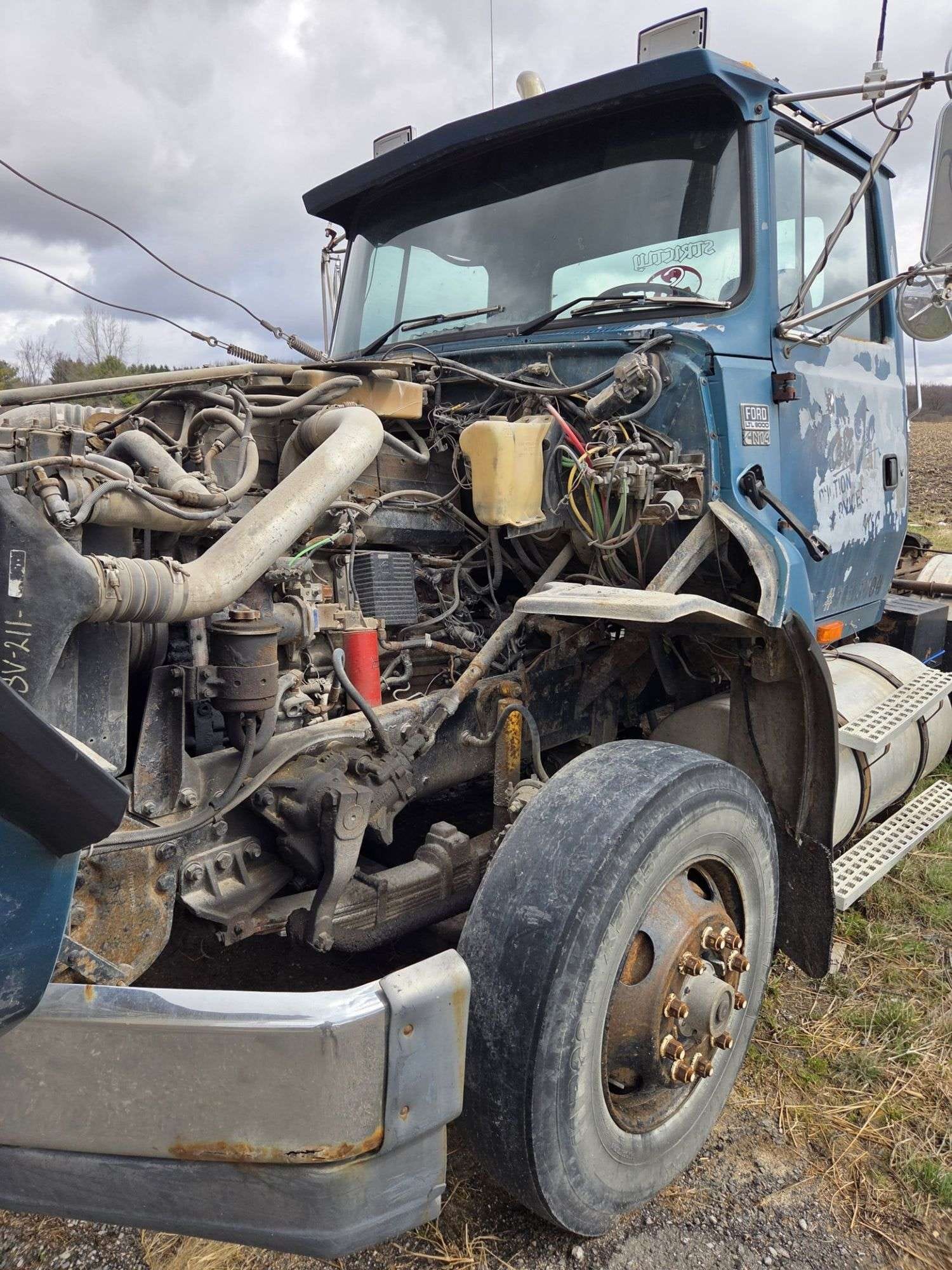 1995 Ford LTL9000 Equipment Image0