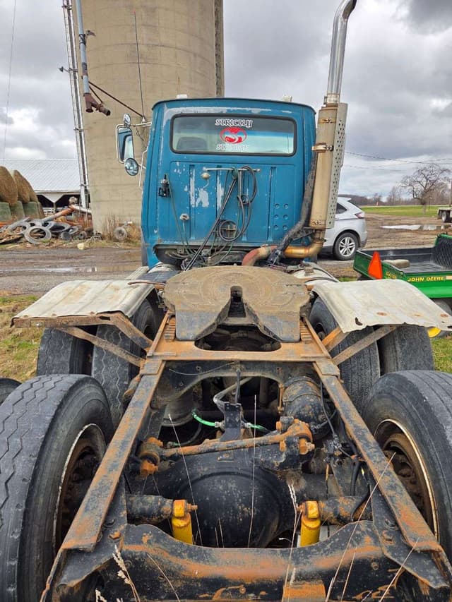 Image of Ford LTL9000 equipment image 3