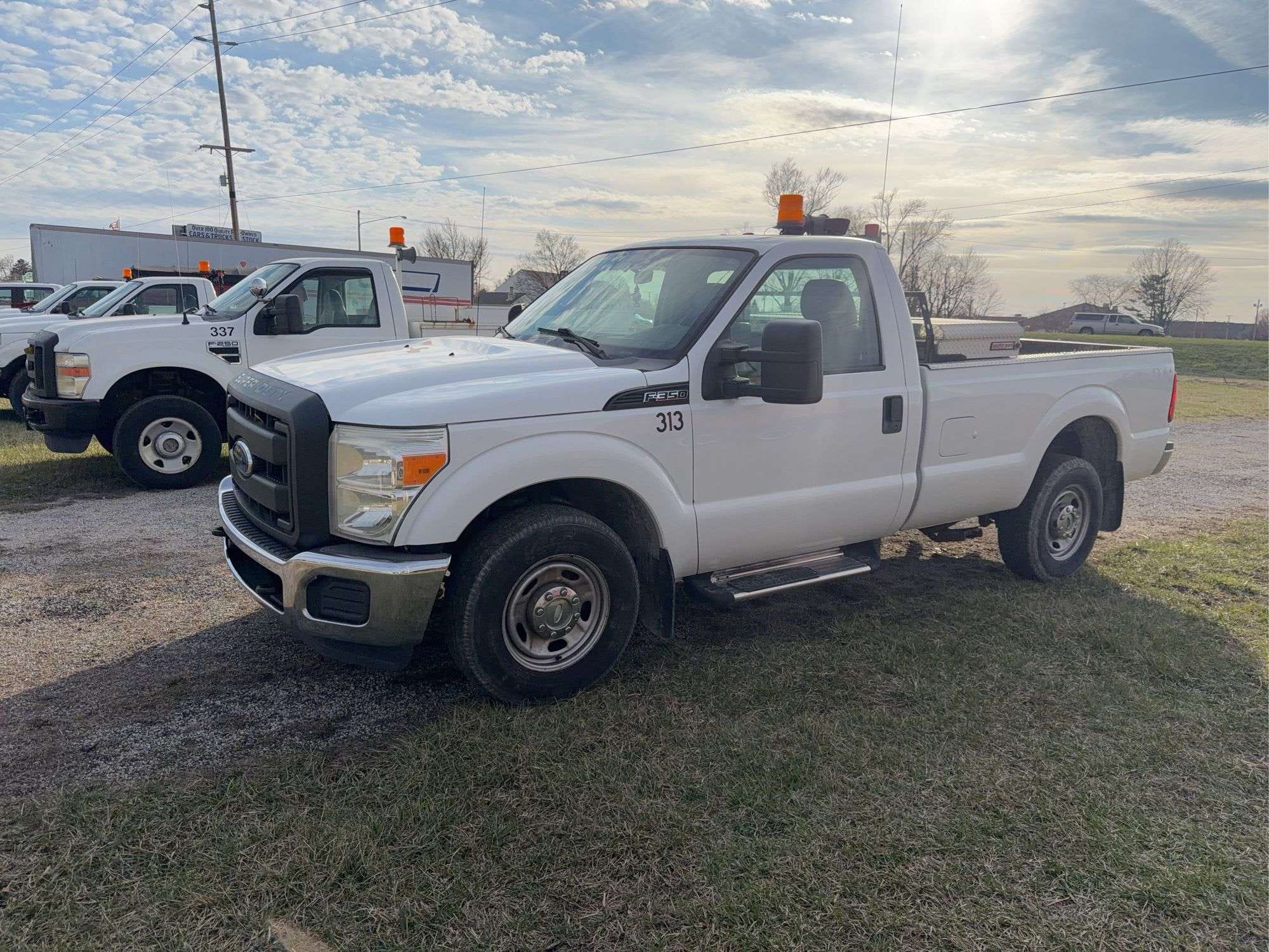 Ford F-350 Equipment Image0