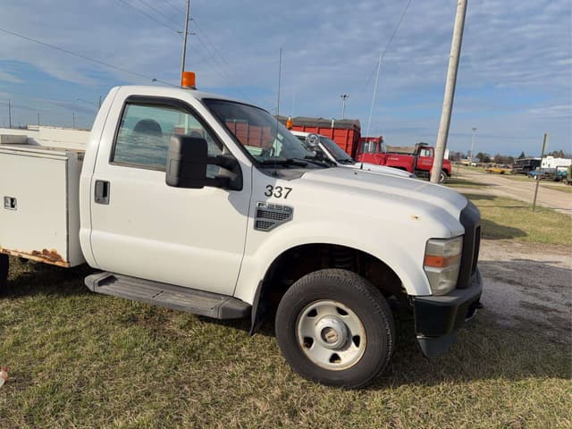 Image of Ford F-250 equipment image 2