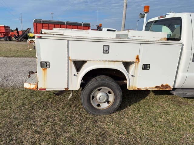 Image of Ford F-250 equipment image 4