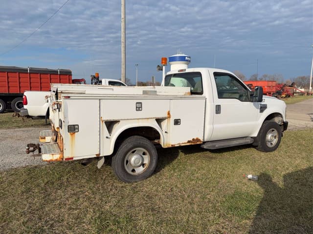 Image of Ford F-250 equipment image 3