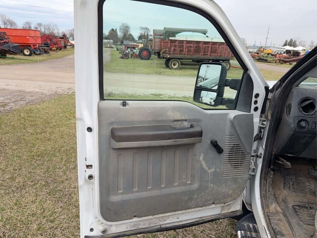 Image of Ford F-250 equipment image 4