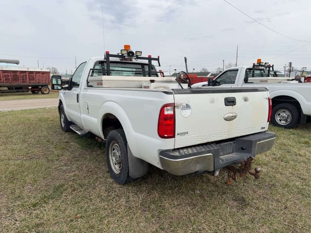 Image of Ford F-250 equipment image 2