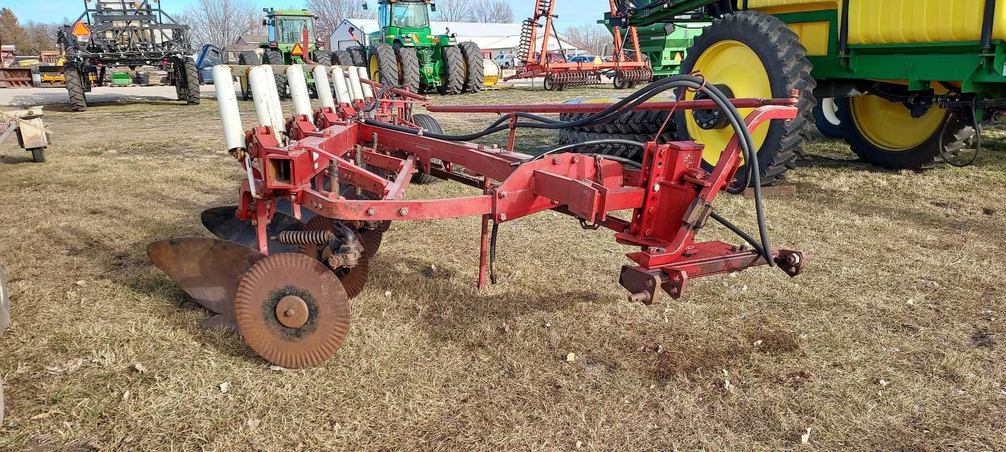 Main image International Harvester 700