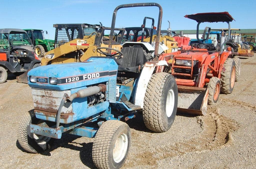 Image of Ford 1320 Primary image