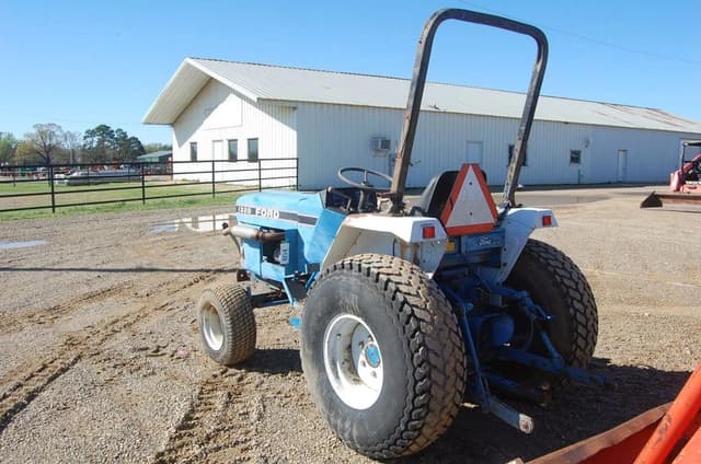 Image of Ford 1320 equipment image 1