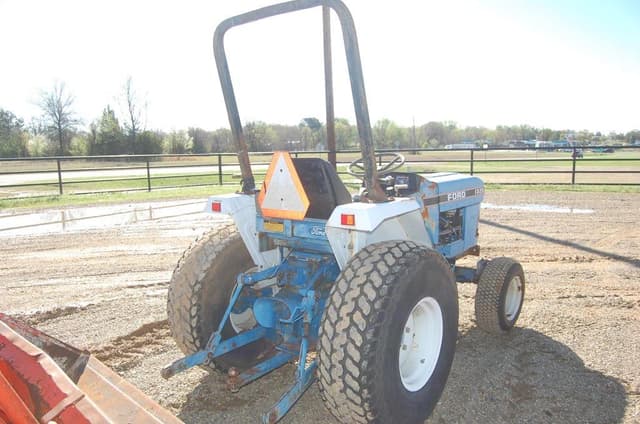 Image of Ford 1320 equipment image 2