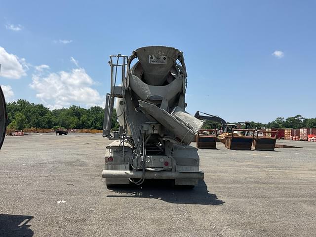 Image of Peterbilt 567 equipment image 3